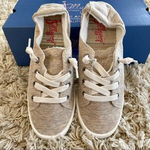 NWT Sz 5.5 Jellypop Light Beige Lace Up Sneakers